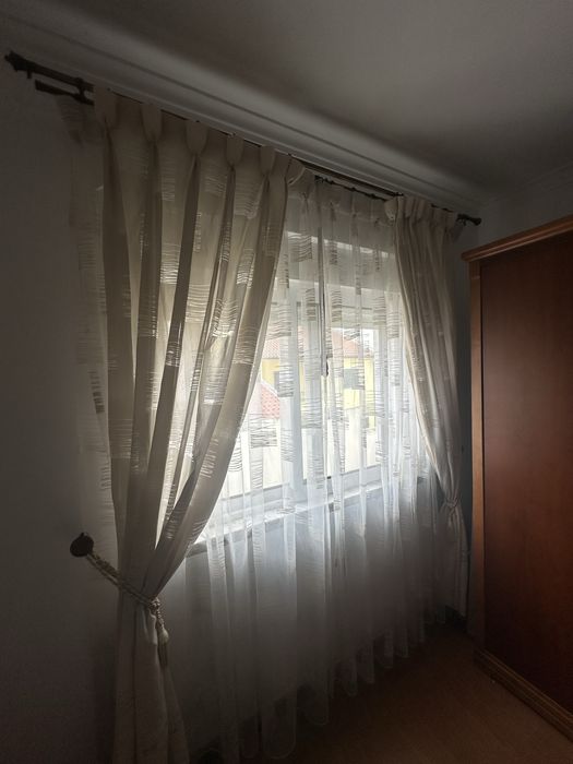 Cortinados com varão