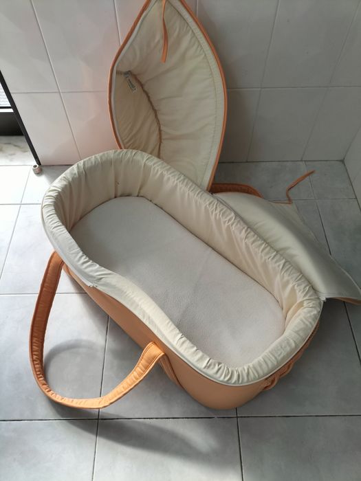 Alcofa para bebé com alças