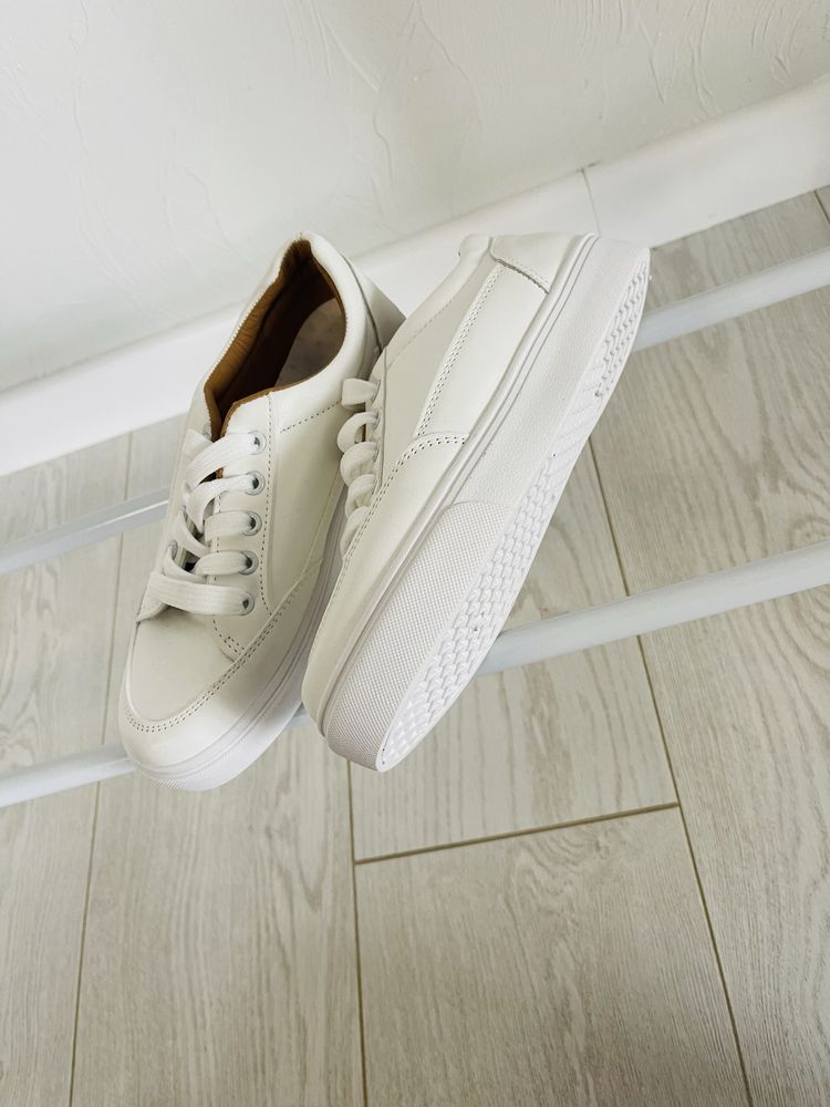 Кросівки білі,36 розмір