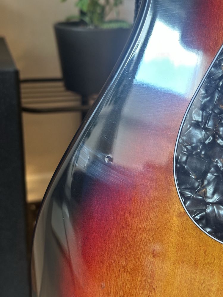 Gitara basowa Squier Jazz Bass - Aktywny (EMG jvx)