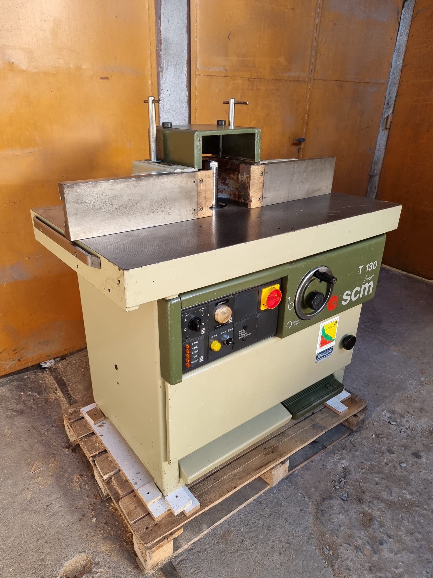 Frezarka dolnowrzecionowa SCM T 130