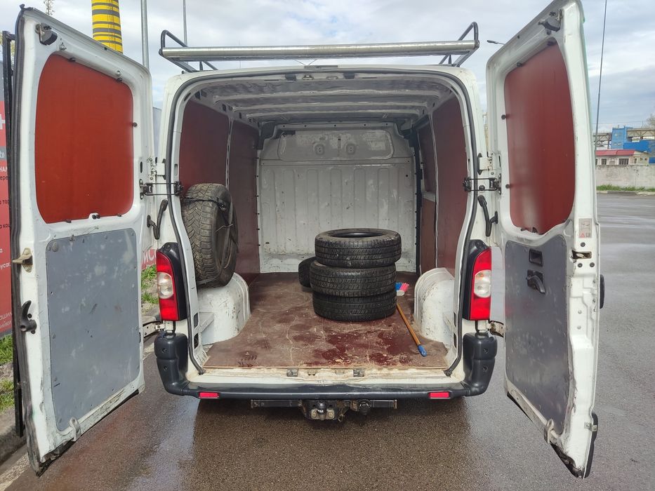Оренда буса / Аренда грузового авто Renault Master L1H1