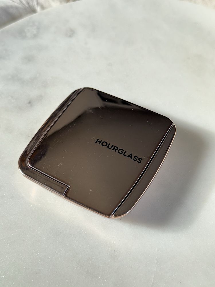 róż hourglass diffused hit
