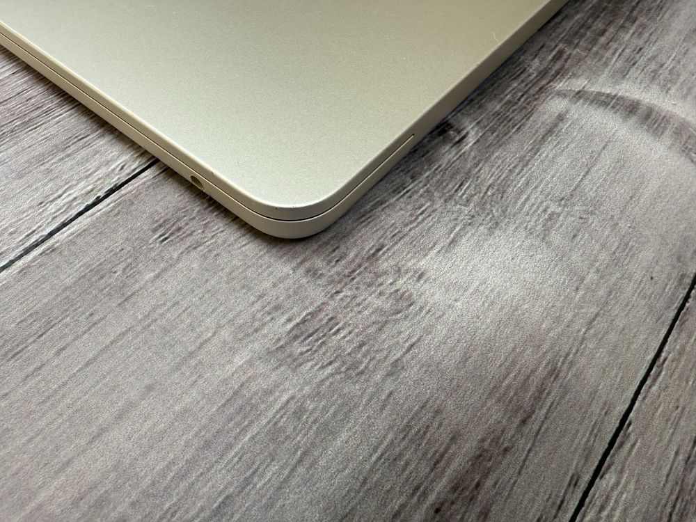 MacBook Air 13.6 STL/10C GPU/8GB/512GB назапчастини
