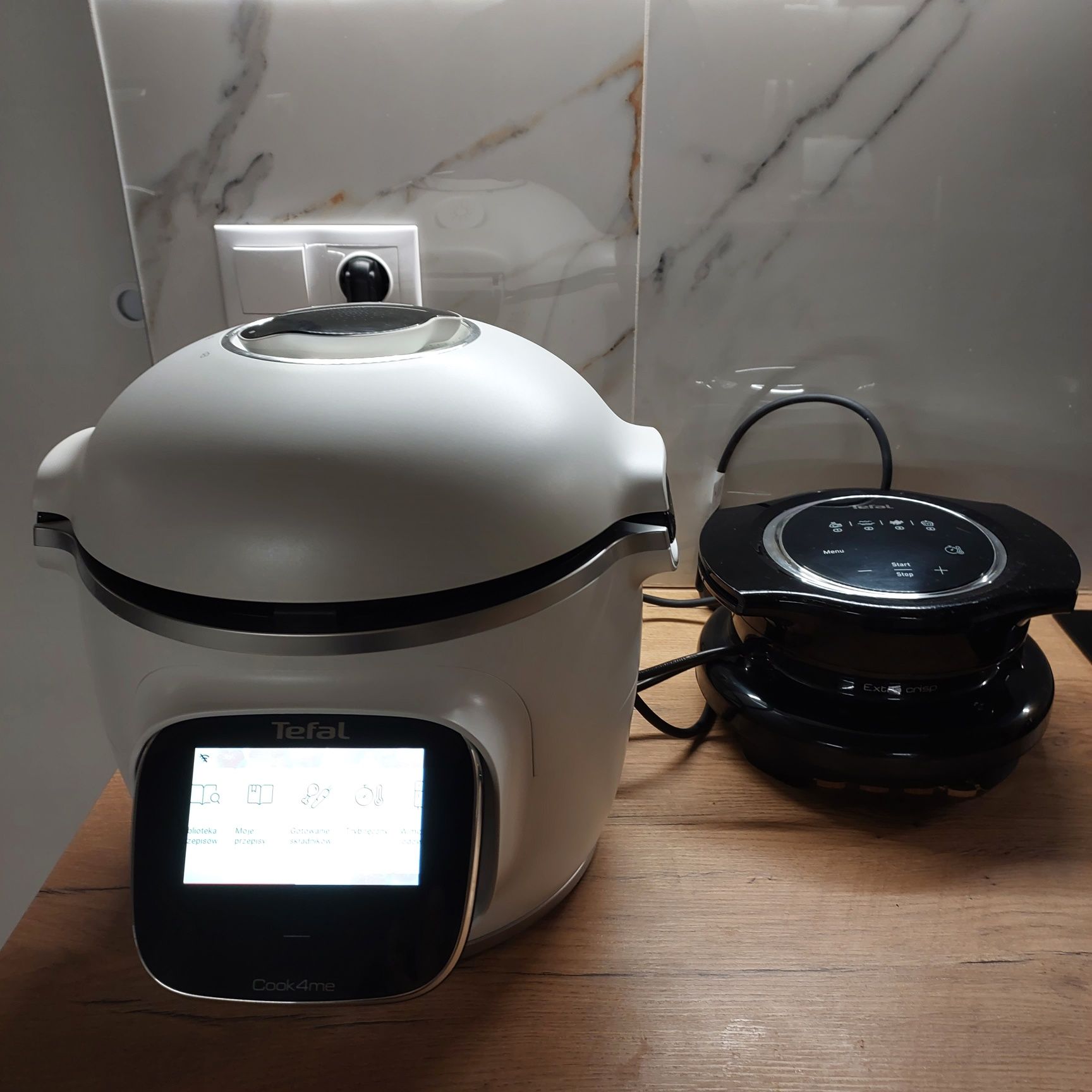 Multicooker Tefal Cook4me Touch Pro z  Wi-Fi, z wbudowaną wagą.