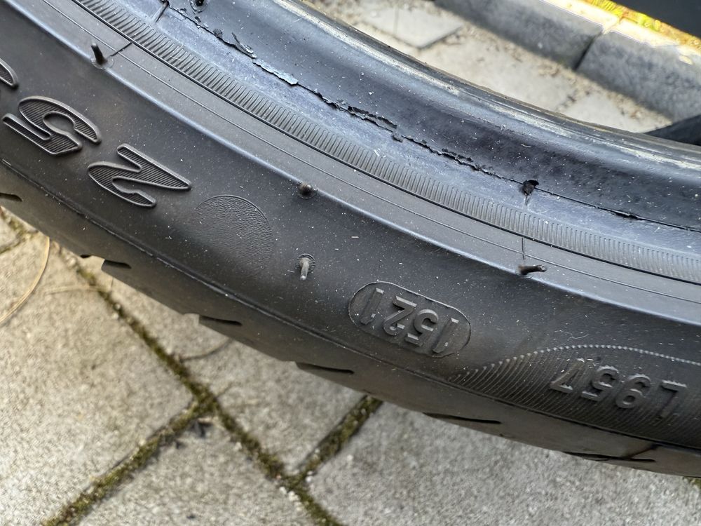 255/30/19 pirelli p zero