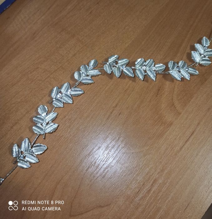 Веточка для волос
