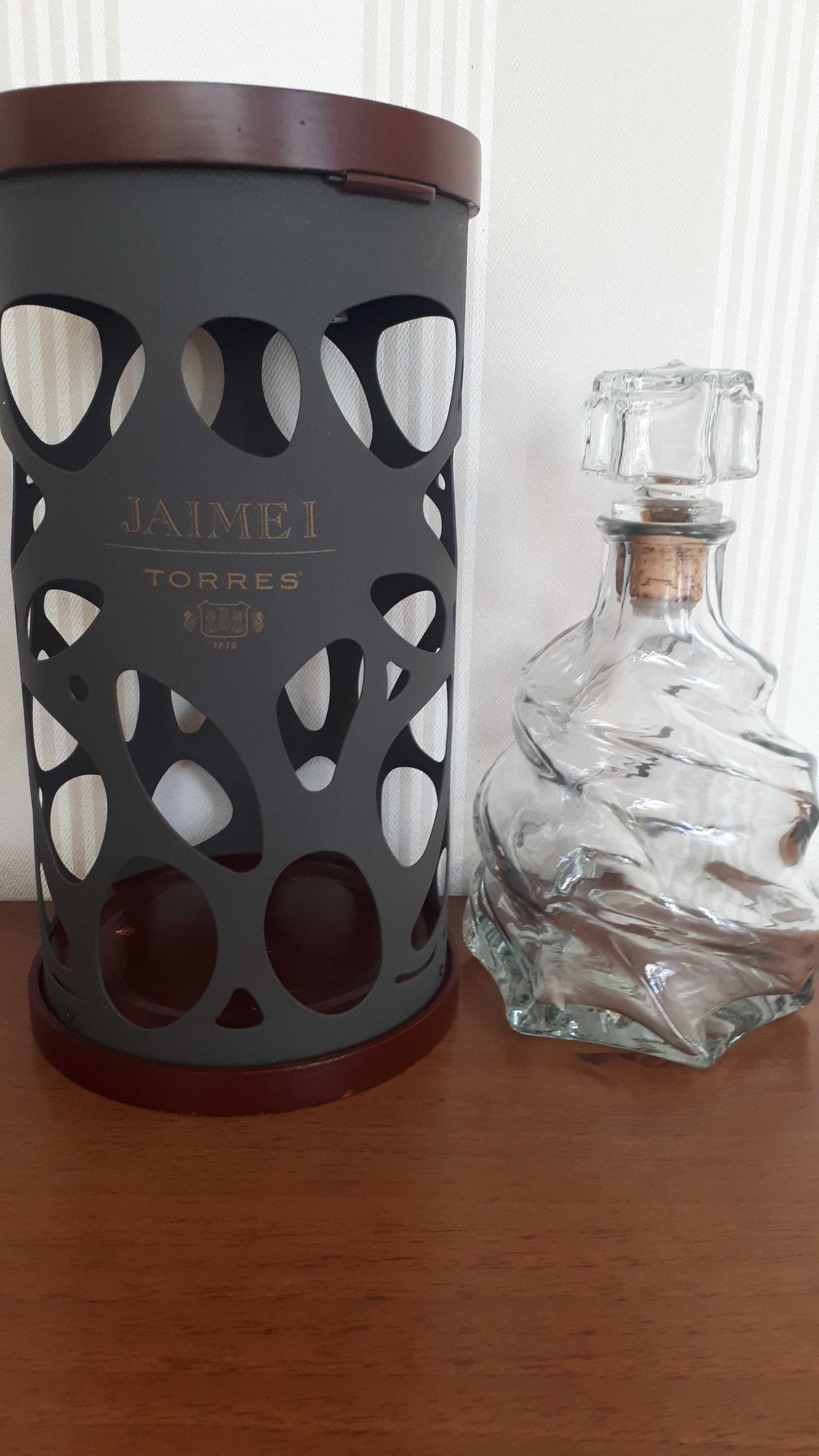 Бутылка графин . Футляр из металла.  Torres Jaimei