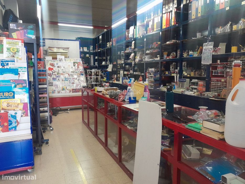 Loja com 2 Pisos - Póvoa de Sto Adrião, junto à EB1 Barbosa Du Bocage