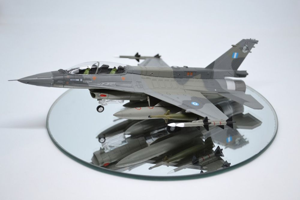 Самолёт истребитель F-16 модель коллекционная металлическая