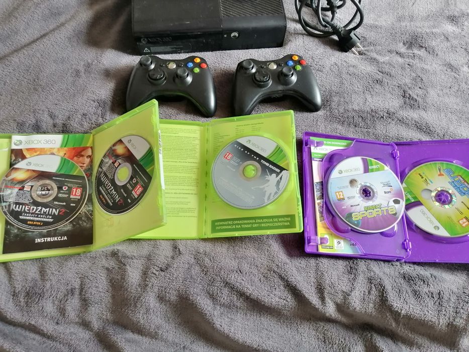 Xbox 360 E, 250 GB, Kinect, 2 pady, Wiedźmin 2, Kinect Sports, Tomb Ra