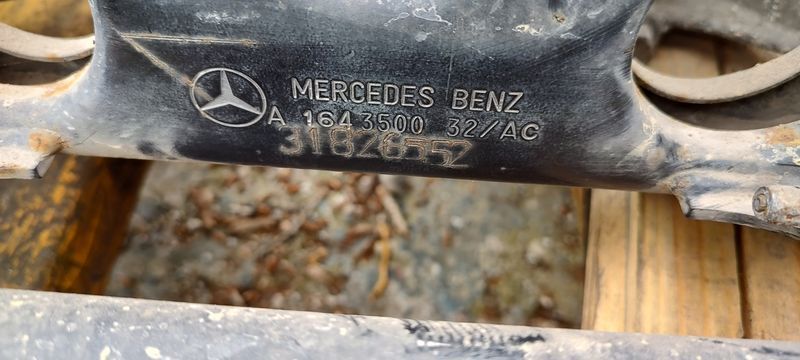 Mercedes ML W164 4.2 cdi tylna belka kołyska wahacze piasty