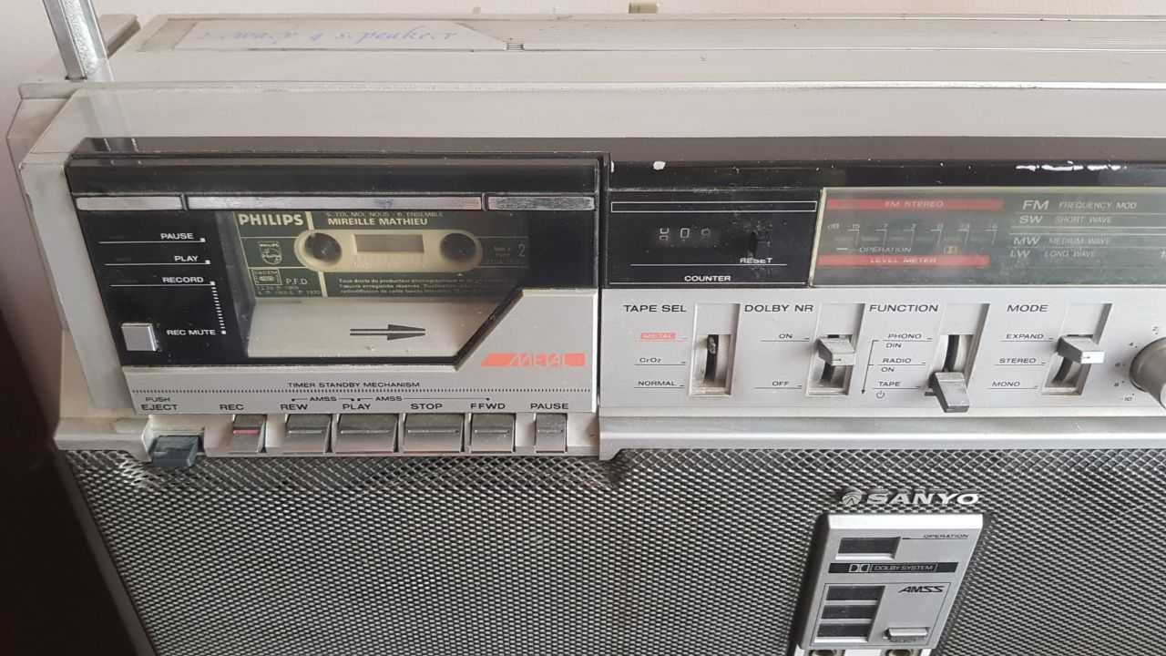 Radio-kasetofon Sanyo M-X650LU z lat 80.