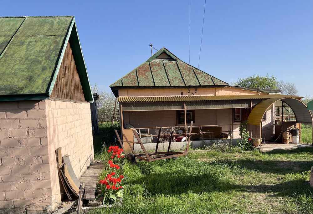Продам 2 будинки