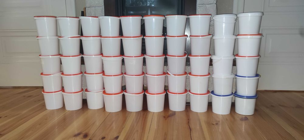 Відро з кришкою 1 л / відра 1 л / ведро 1 л є прозорі і білі