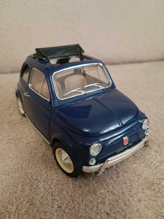 Металева модель автомобіля