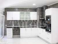 Apartamento T3 Duplex com 1 suite e 2 marquises, Remodela...