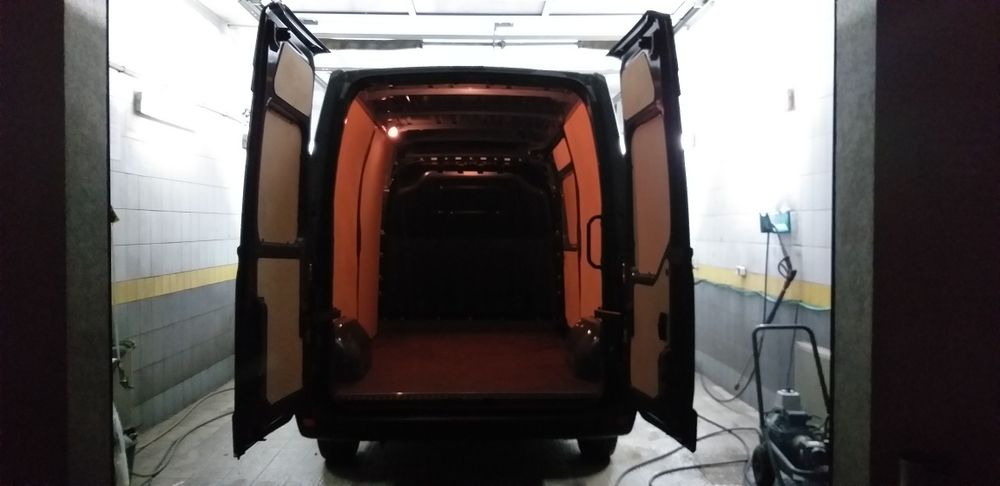 Zabudowa busa, Podłoga antypoślizgowa, sklejki na boki Master, Movano
