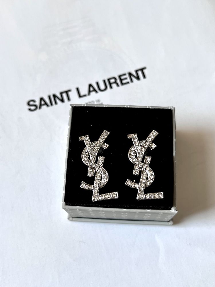 брендові сережки в стилі Saint Laurent