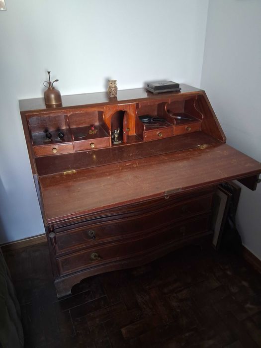 Escrivaninha muito antiga por apenas 150 euros