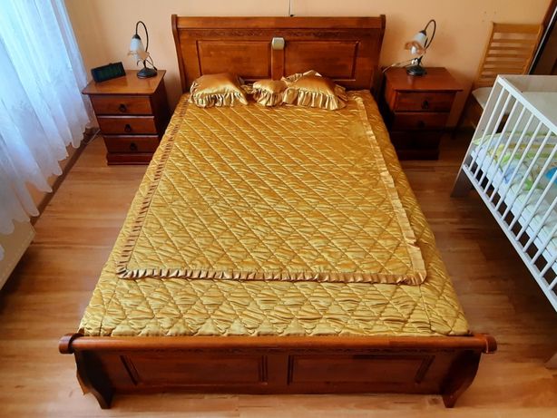 Drewniane łóżko z materacem 140x200 + dwie szafki nocne z szufladami