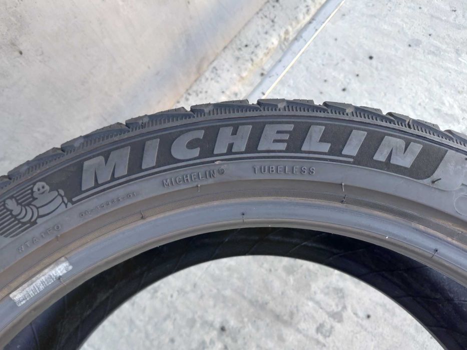 Резина зимова. 235/45 R18 Michelin Pilot Alpin 5 (арт.0382)