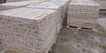 Дрова сухі дубові по кубово пиляні складені на піддон ми Бориспіль
