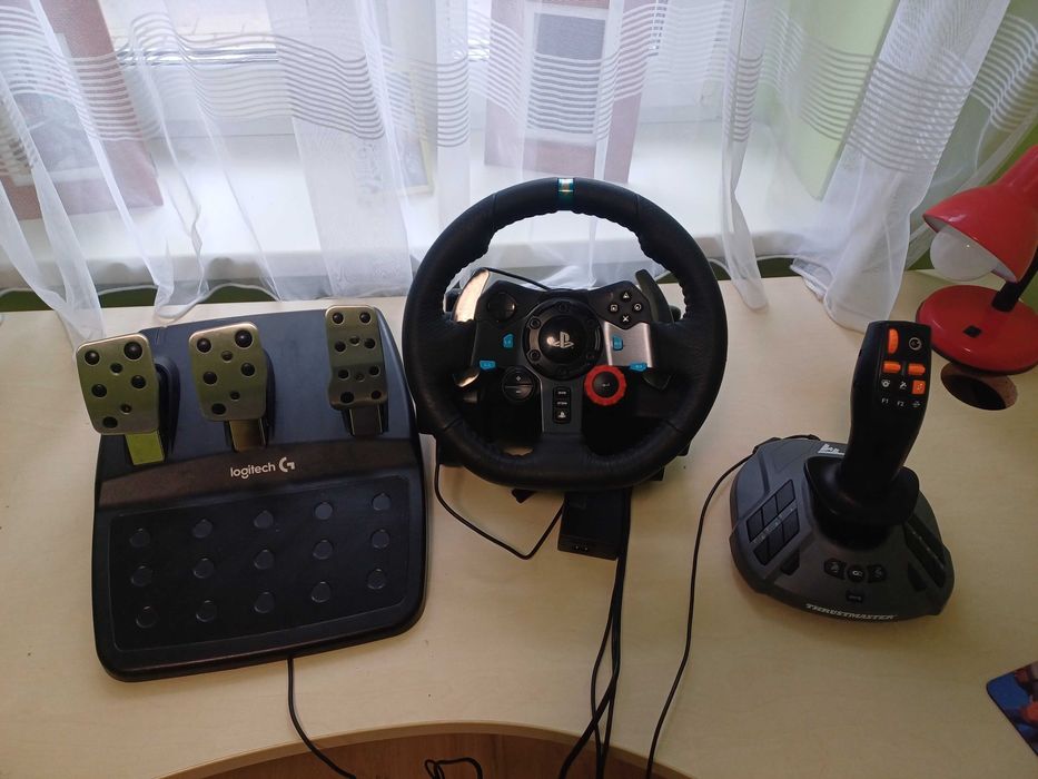 Logitech g29 + Joystick PC THRUSTMASTER SimTask FarmStick