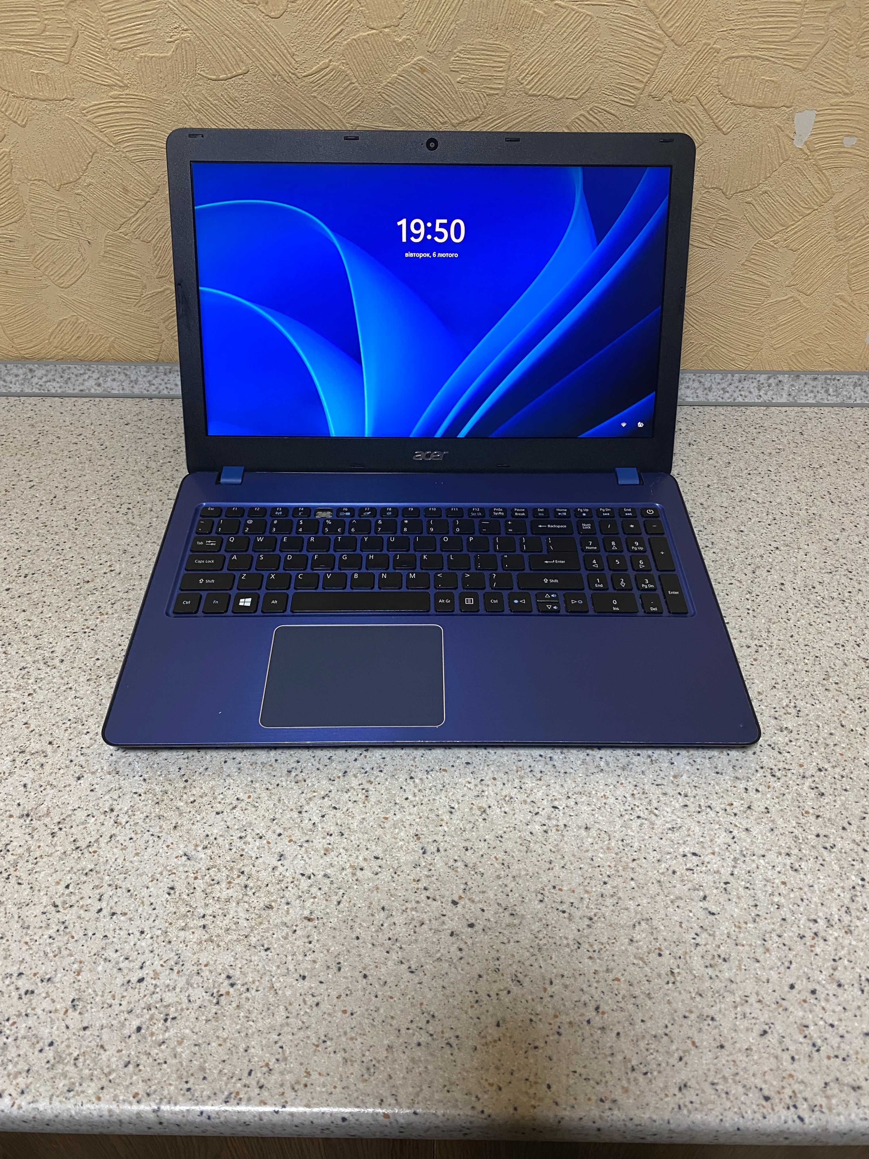 Acer Aspire F5-573 Intel i5-7200u/8озу/ 256 SSD/ 1Tb HDD/ ЧИТАЙТЕ ОПИС