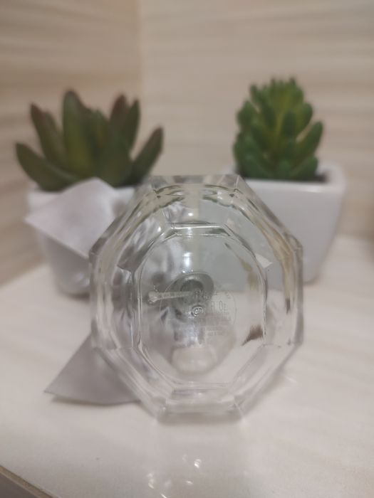 Flakon po perfumach Mademoiselle Azzaro