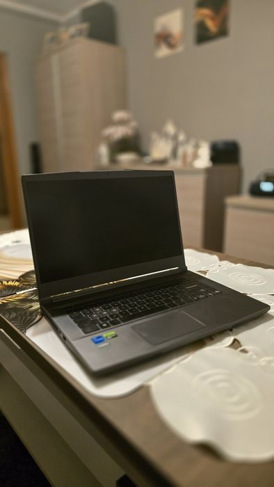 Laptop MSI Thin 15