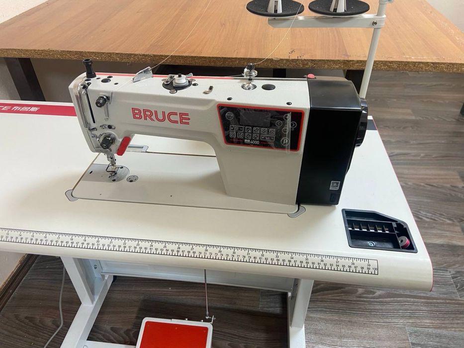 Стол закройный, Оверлок,Нож раскройный,Машинка Прямострочка