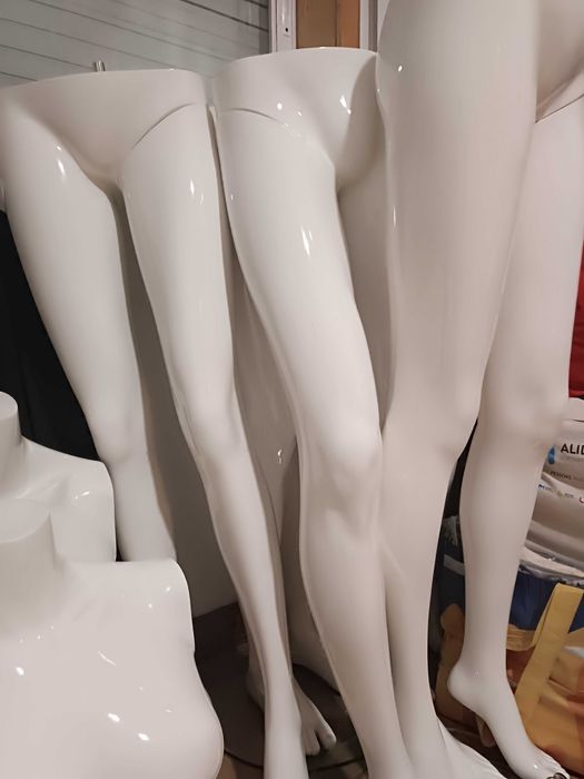 Manequim masculino e feminino ótimo estado