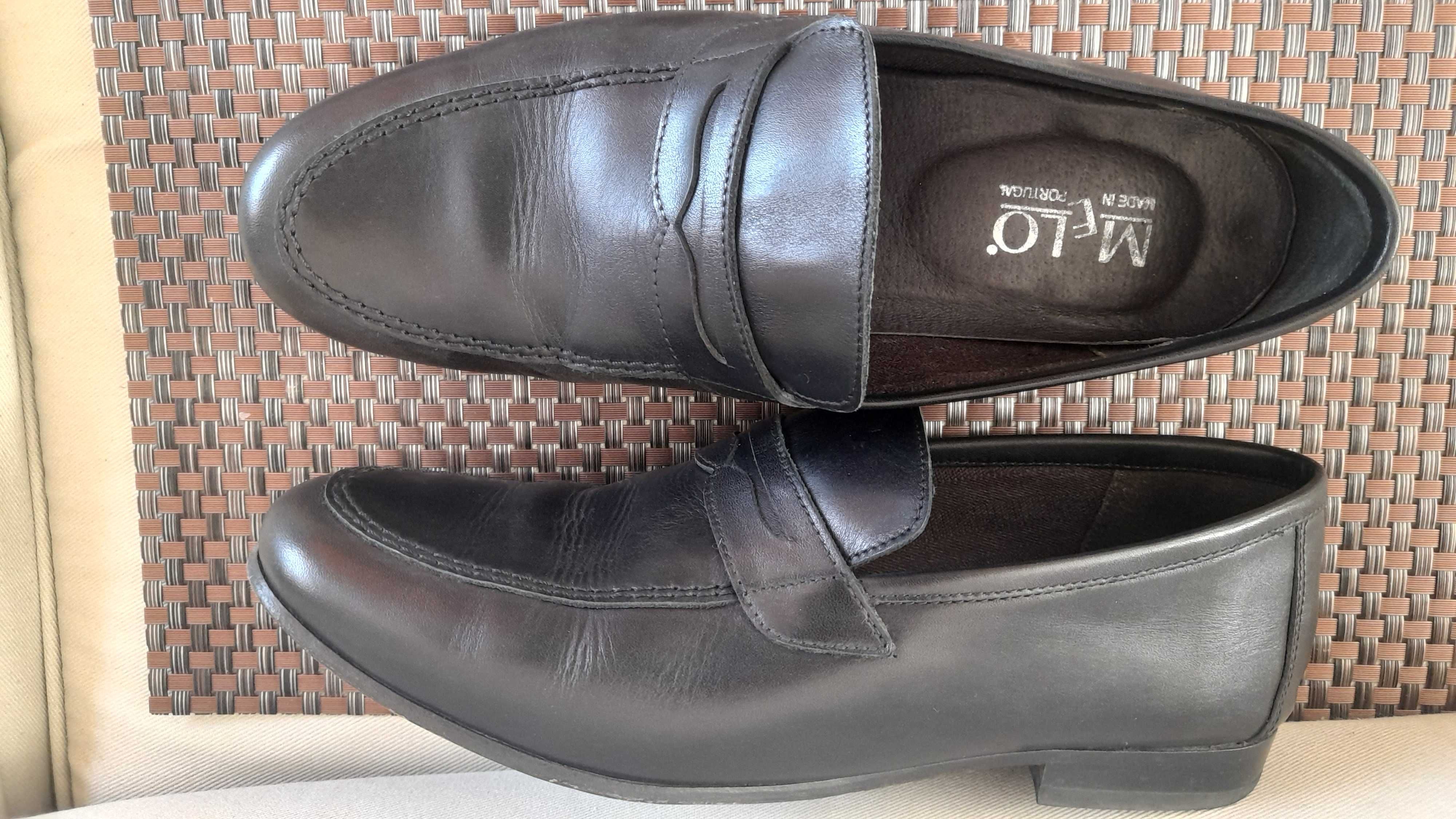 Sapatos pretos, marca Melo, tamanho 42