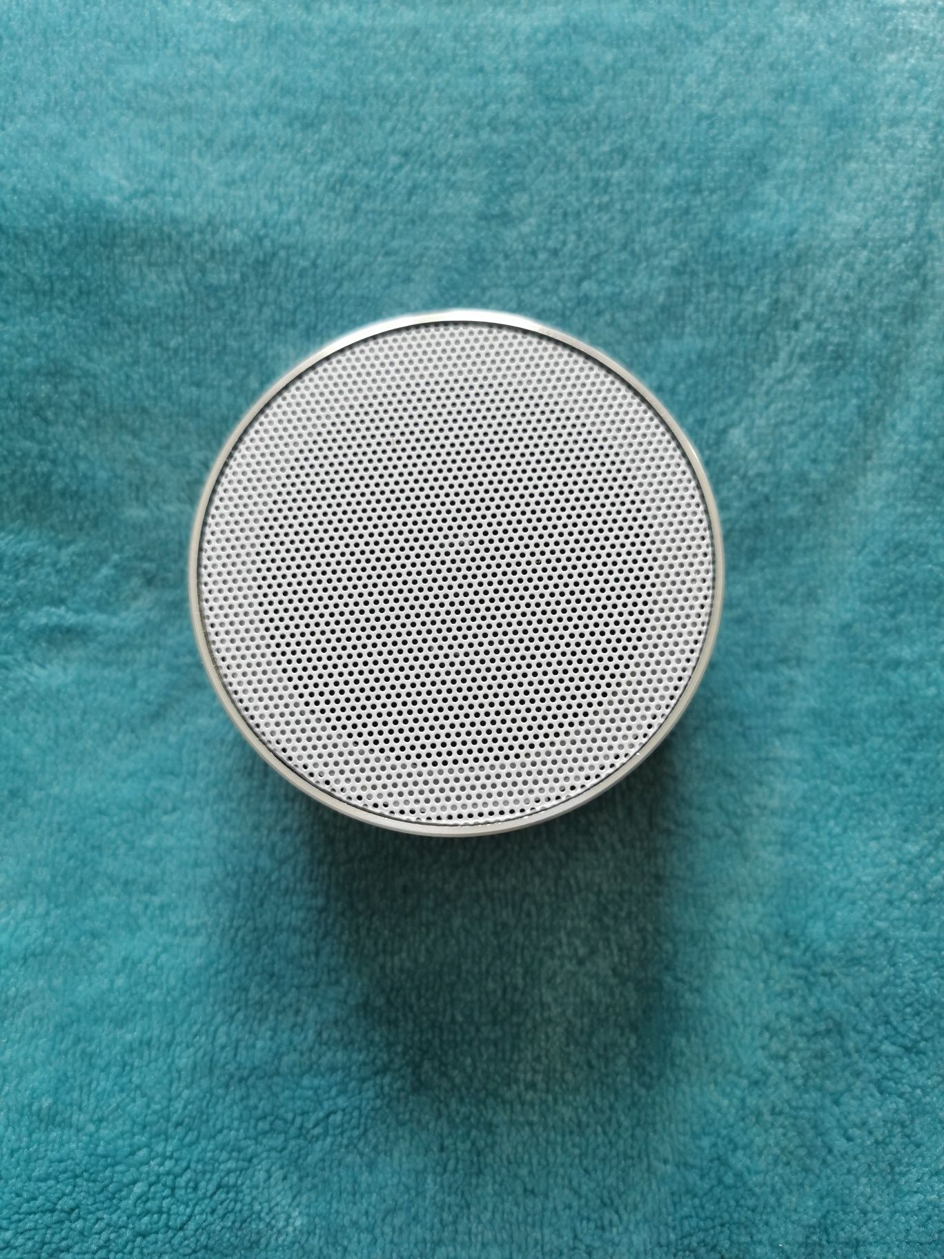 Bezprzewodowy głośnik przenośny srebrny 400mAh mały