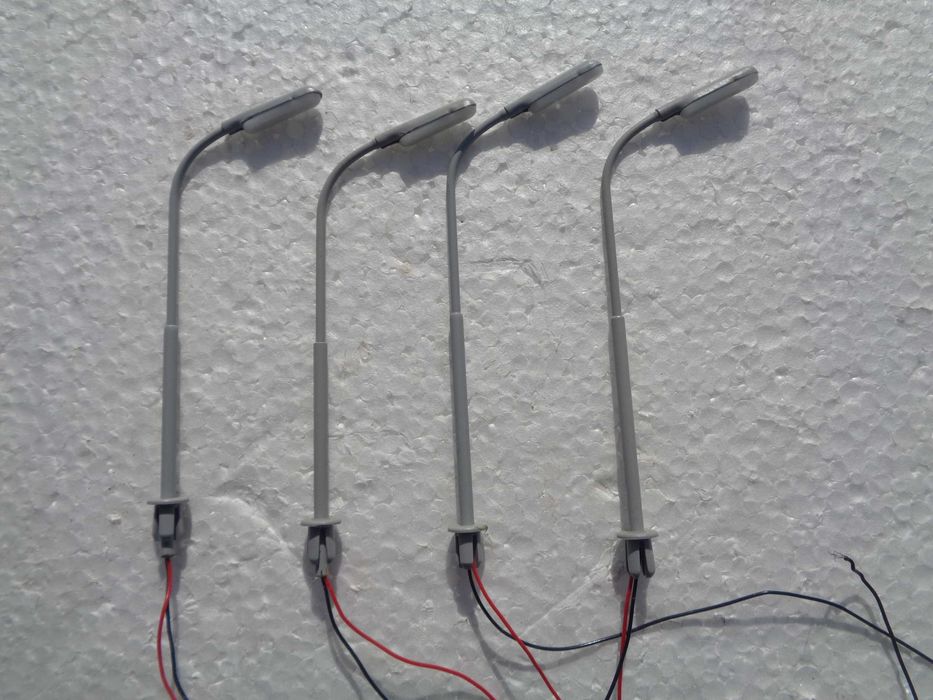1:87 Viessmann Lote de 4 candeeiros de estrada