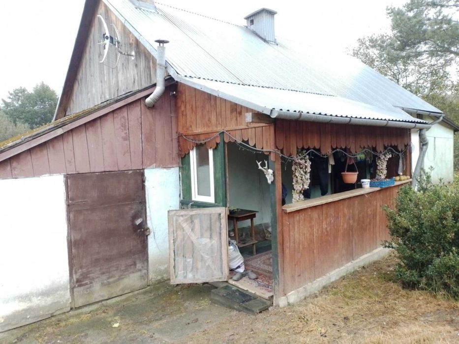 Dom drewniany z zabudowaniami