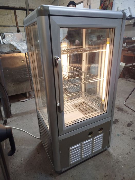 Кондитерська вітрина