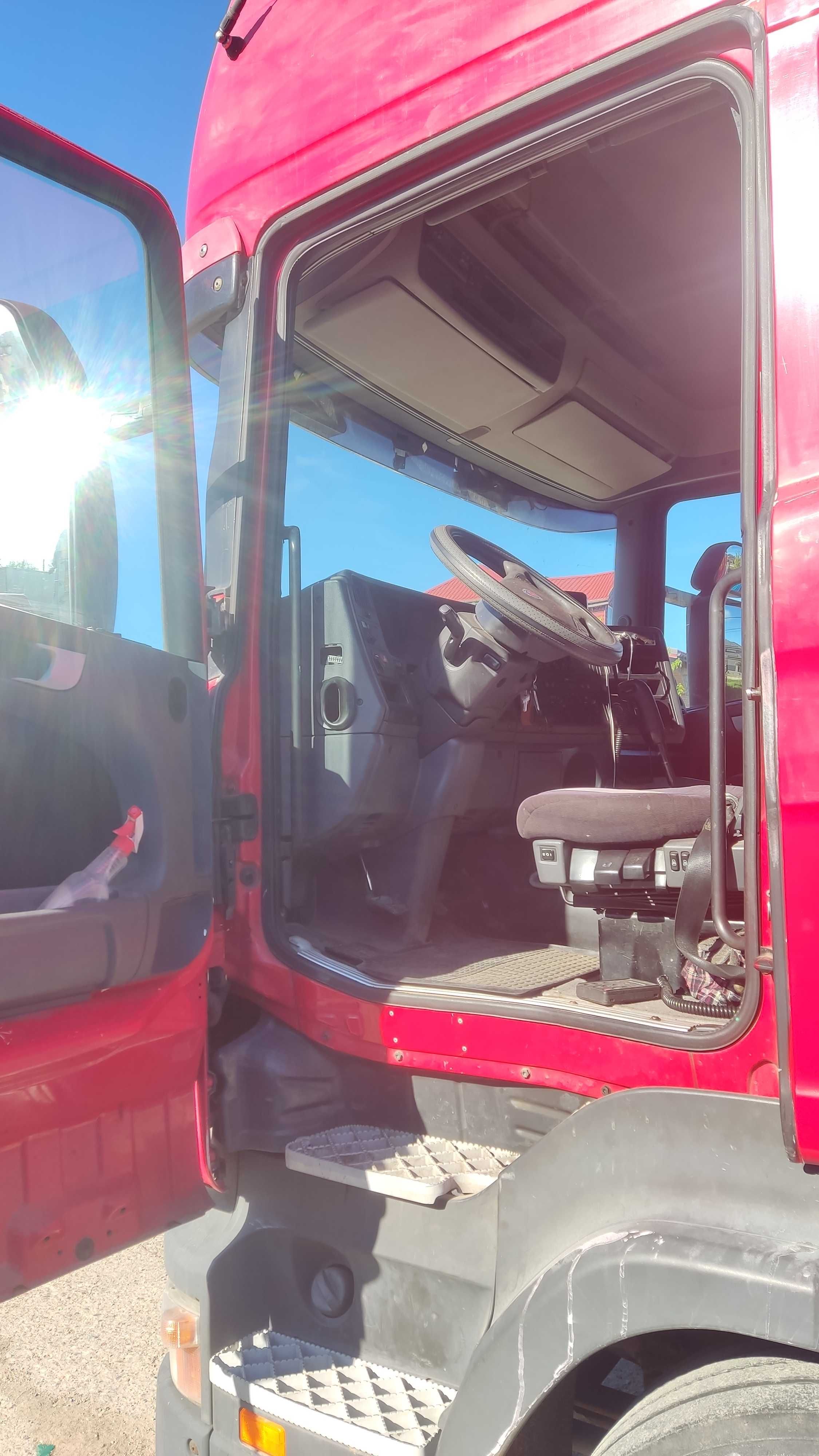 Ciągnik siodłowy SCANIA R420.