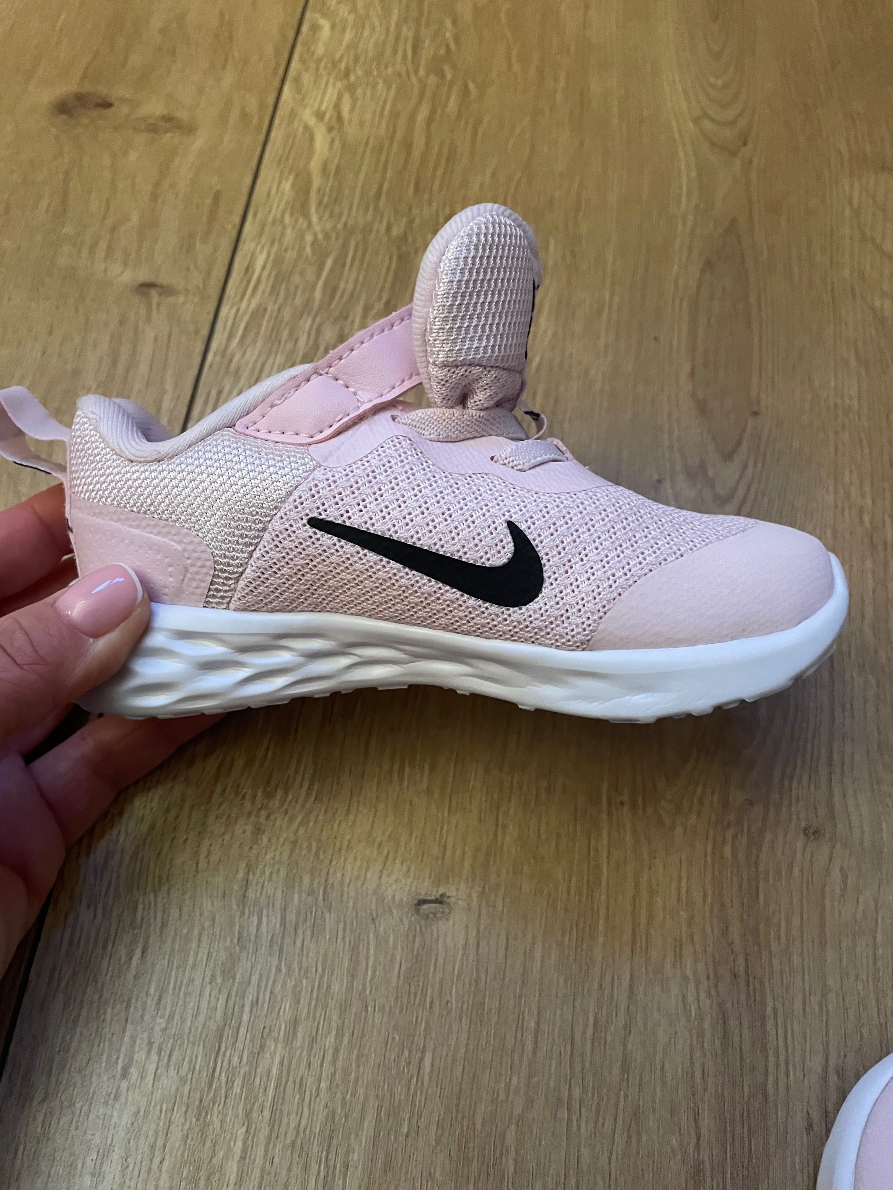 Buciki sportowe dla dziewczynki Nike rozm 25