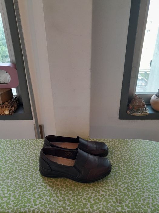Vendo Sapatos de Senhora muito bonitos como novos