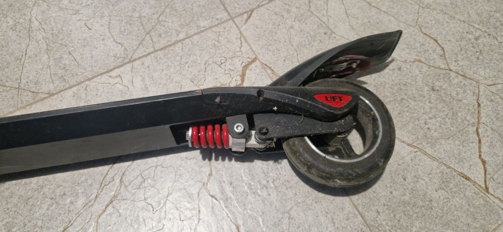 Продам електросамокат UFT Hokkaido