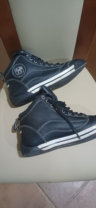 Botas bering em bom estado