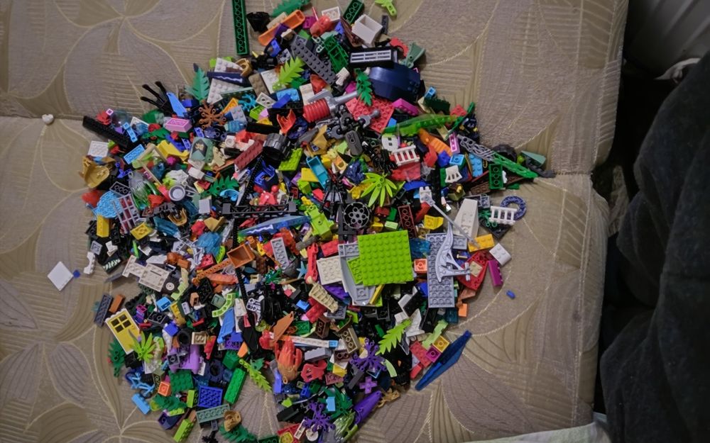 3.000 килограмма оригинального Лего