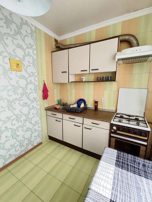 Продам 1-кімнатну квартиру, поруч метро Наукова
