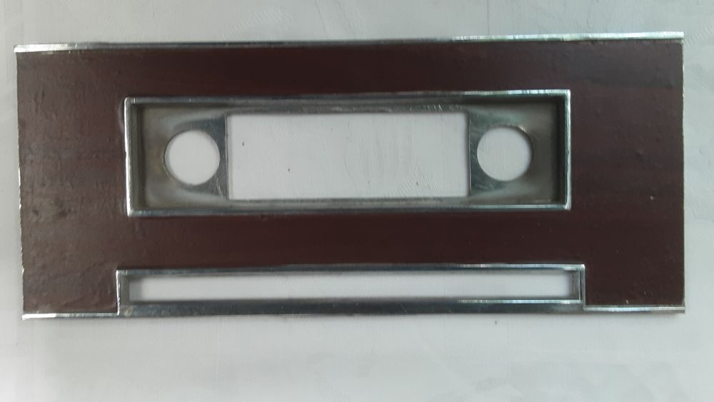 Рамка под автомагнитолу продам.