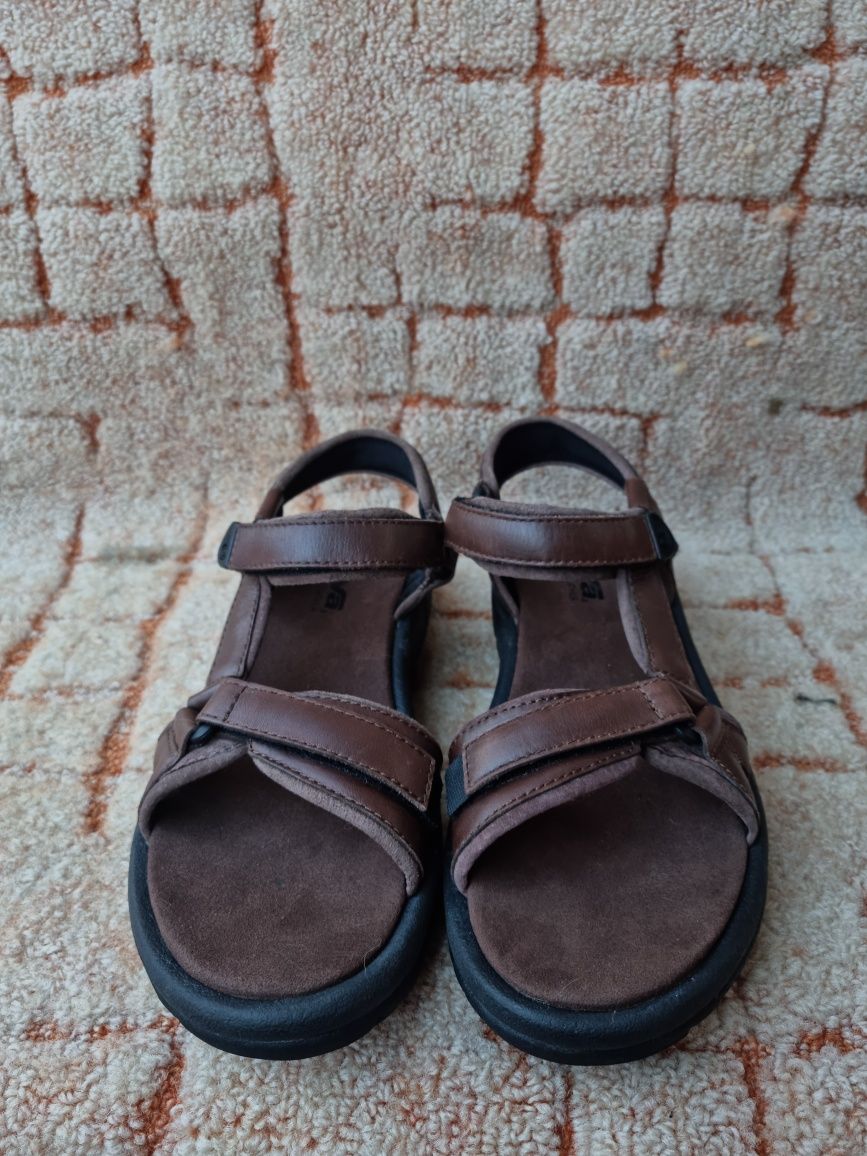 Сандалии кожаные Teva