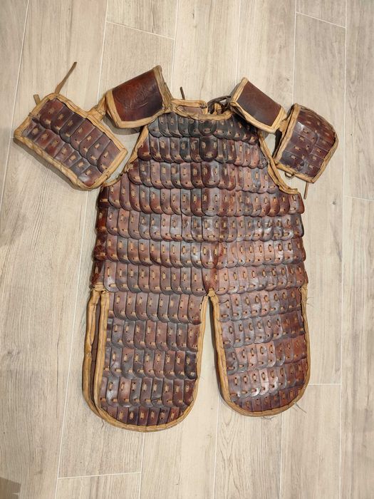 Zbroja! Zdobiona Lamela Skórzana impregnowana woskiem.