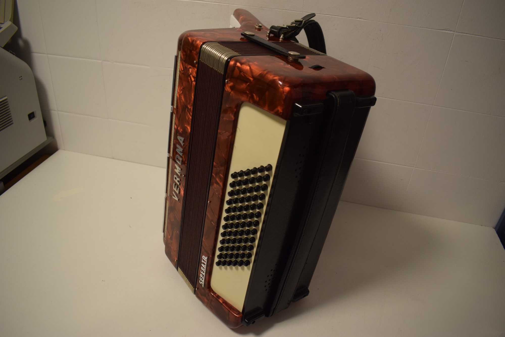 Acordeao Hohner Vormona  2 Voz. N 284