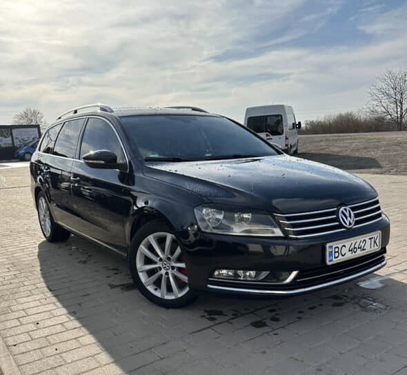 Автомобіль машина пасат б7 Passat B7